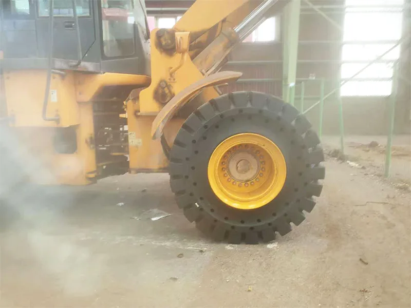 O fabrică de sticlă din Brazilia folosește anvelope solide 23,5-25