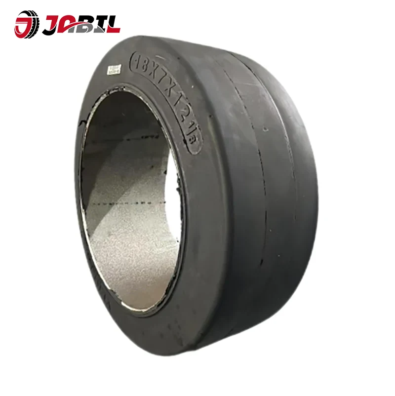 Apăsați pe anvelopele de stivuitoare